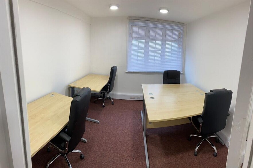 2 High St, Leatherhead à louer - Photo de l’immeuble – Image 3 sur 9