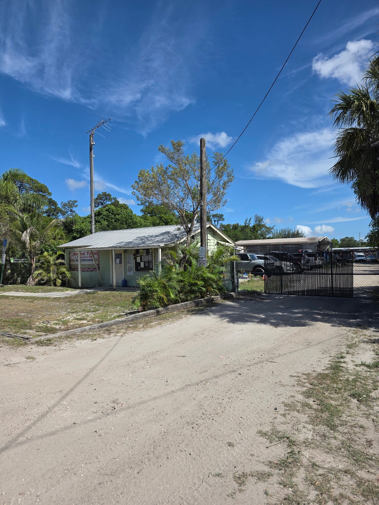6738 Wallis Rd, West Palm Beach, FL à louer Photo de l’immeuble– Image 1 sur 3