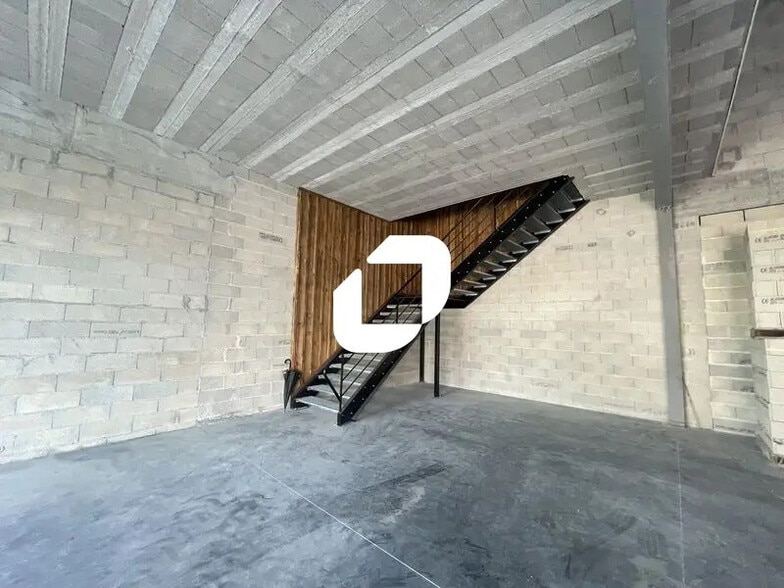 Local commercial dans SAINT-JEAN-D'ILLAC à louer - Photo intérieure – Image 2 sur 9