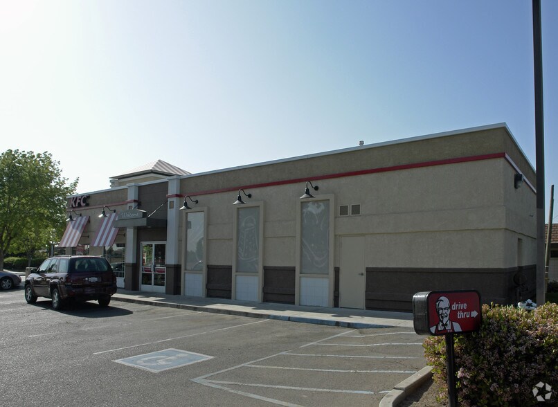 157 S Madera Ave, Kerman, CA à louer - Photo de l’immeuble – Image 3 sur 3