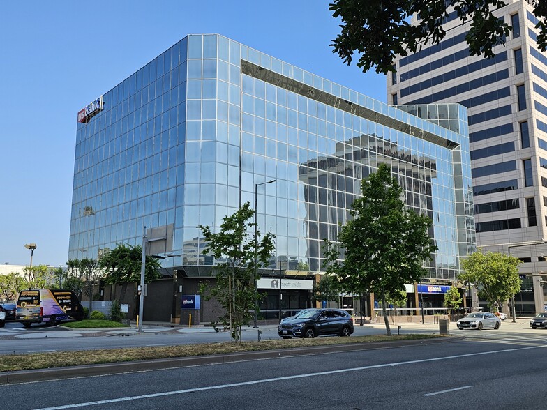 600 N Brand Blvd, Glendale, CA à louer - Photo de l’immeuble – Image 2 sur 28