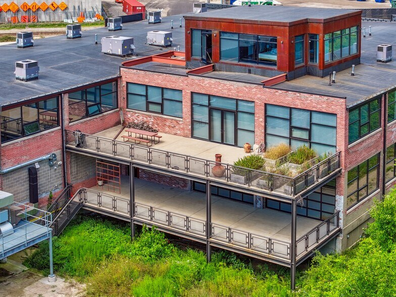 701 E South St, Lansing, MI à vendre - Photo de l’immeuble – Image 3 sur 11