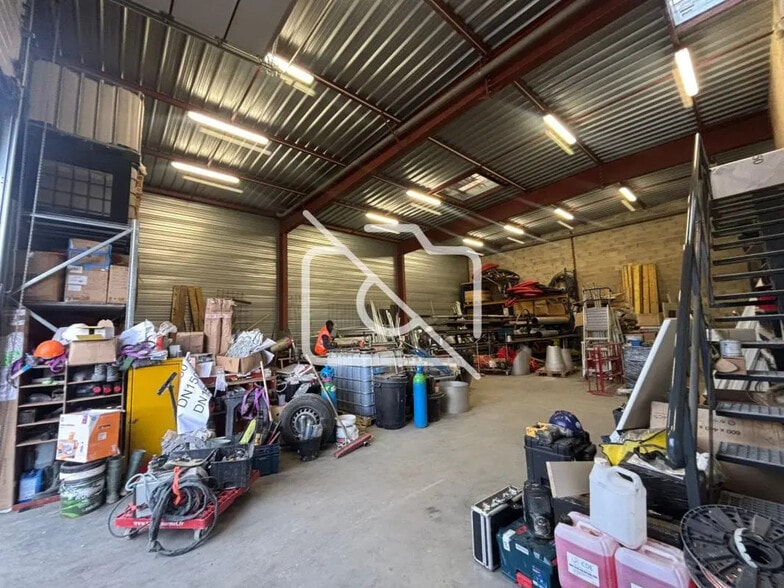 Industriel/Logistique dans Saint-Pierre-du-Perray à louer - Photo principale – Image 1 sur 2