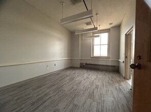 2101 Woolworth Ave, Omaha, NE à louer Photo intérieure– Image 2 sur 2