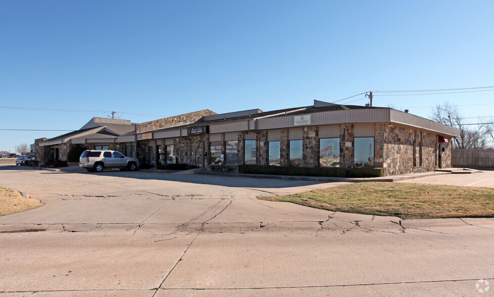 5500 NW Expressway St, Oklahoma City, OK à louer - Photo de l’immeuble – Image 1 sur 2