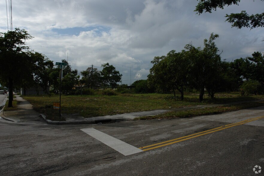 216 NW 8th Ave, Fort Lauderdale, FL à vendre - Photo de l’immeuble – Image 3 sur 4