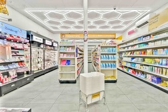 36-17 30th Ave, Astoria, NY à louer Photo intérieure– Image 2 sur 2