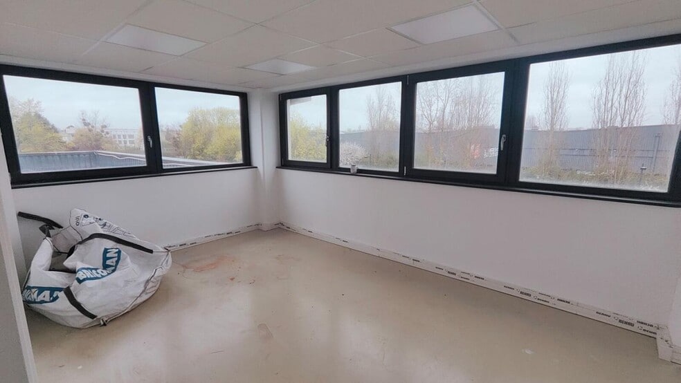 1 Avenue Du Bois De L'Epine, Évry-Courcouronnes à vendre - Photo intérieure – Image 2 sur 11