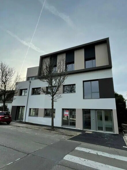 Bureau dans Saint-Renan à louer - Photo de l’immeuble – Image 3 sur 3