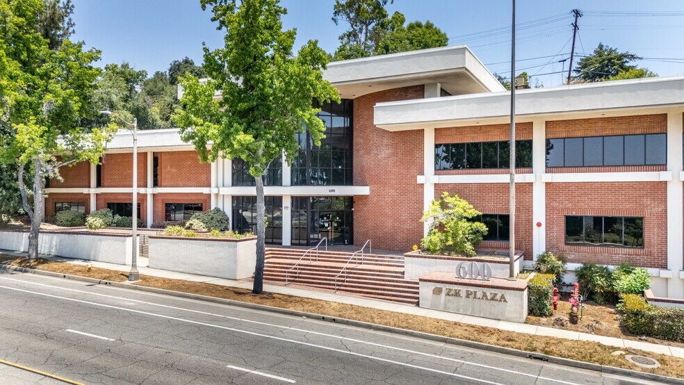600 N Rosemead Blvd, Pasadena, CA à vendre - Photo de l’immeuble – Image 3 sur 46
