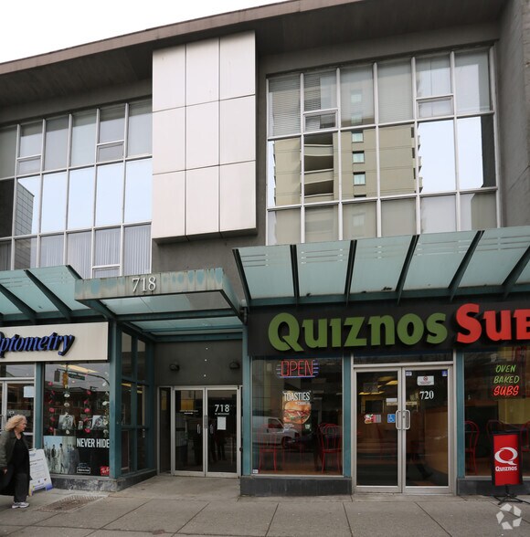 718-720 W Broadway, Vancouver, BC à louer - Photo de l’immeuble – Image 3 sur 7