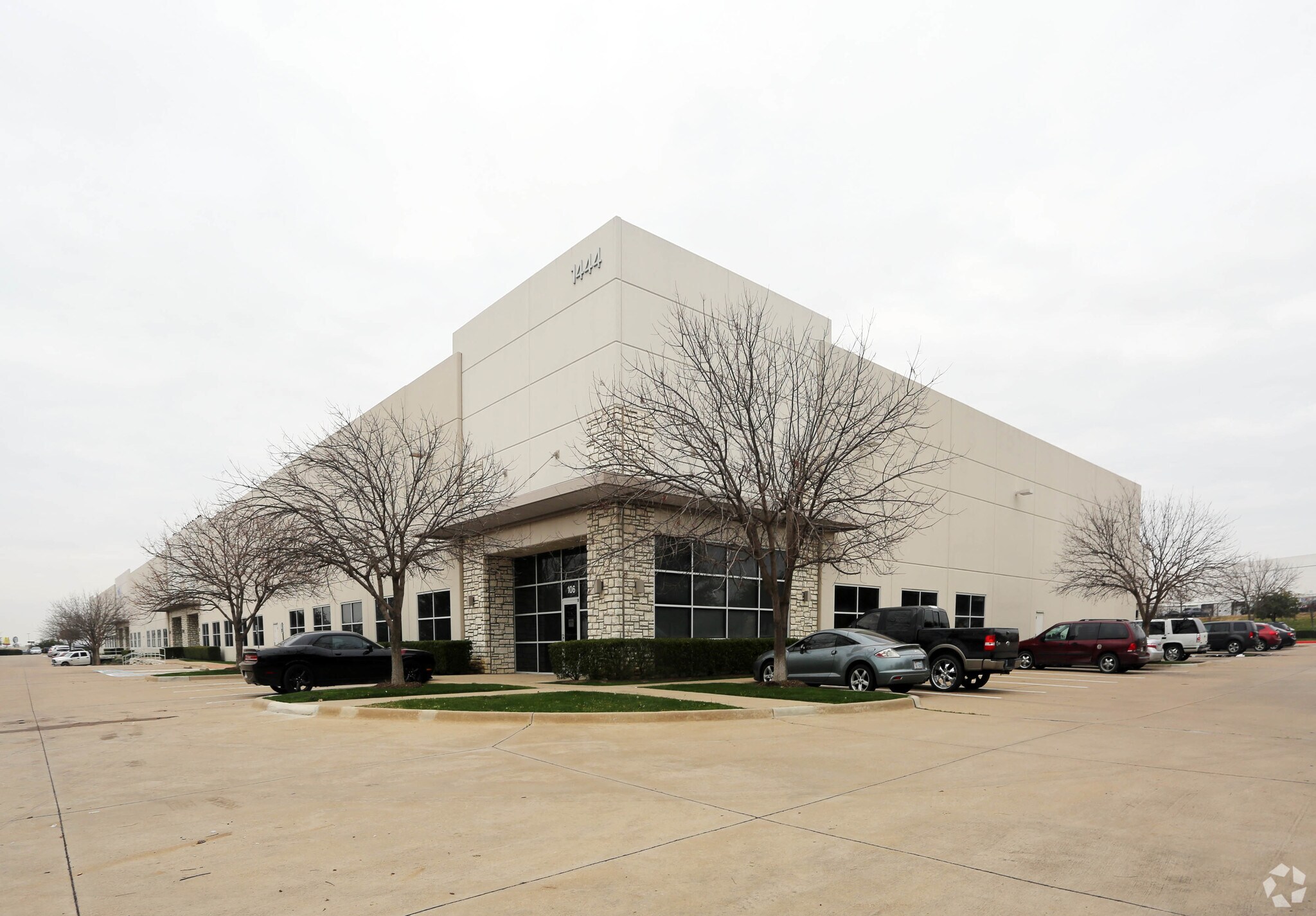 1444 N Cockrell Hill Rd, Dallas, TX à louer Photo principale– Image 1 sur 7
