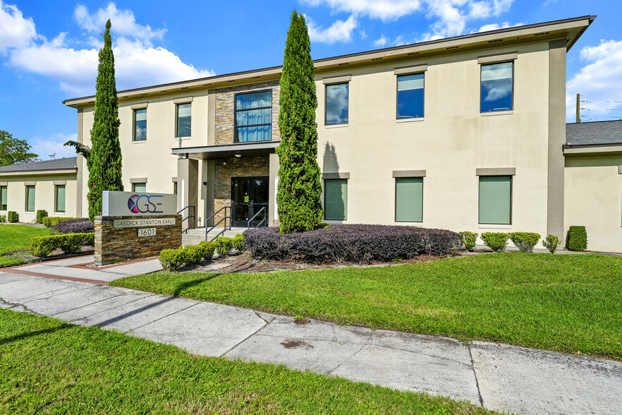 1601 W Colonial Dr, Orlando, FL à louer - Photo de l’immeuble – Image 1 sur 13