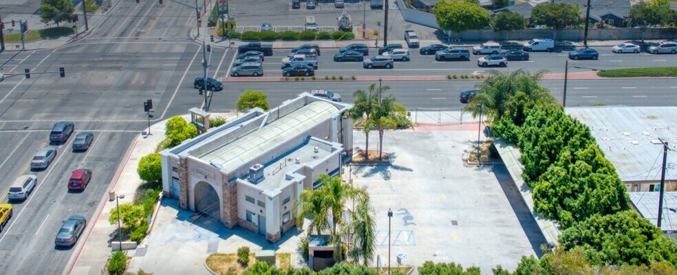 8471 Warner Ave, Huntington Beach, CA à vendre - Photo de l’immeuble – Image 1 sur 4