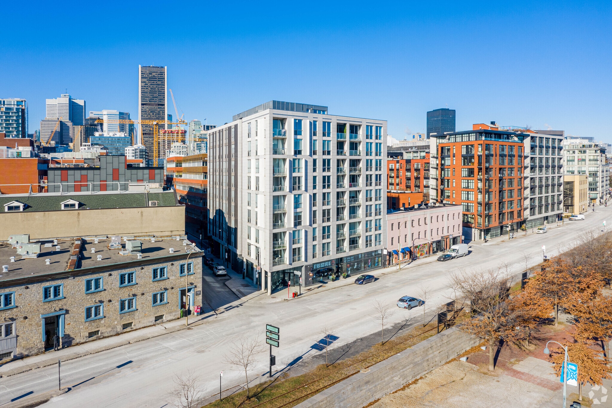 705 Rue de la Commune O, Montréal, QC à louer Photo principale– Image 1 sur 5