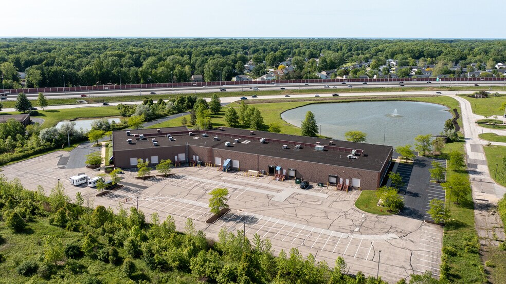 8020 Tyler Blvd, Mentor, OH à louer - Photo de l’immeuble – Image 3 sur 11