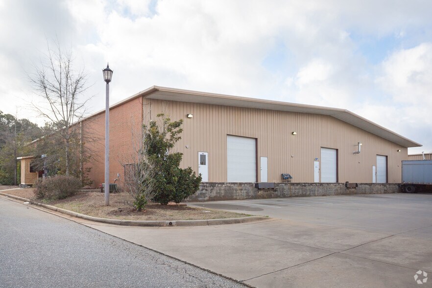 1667 Shug Jordan Pky, Auburn, AL à louer - Photo de l’immeuble – Image 1 sur 13