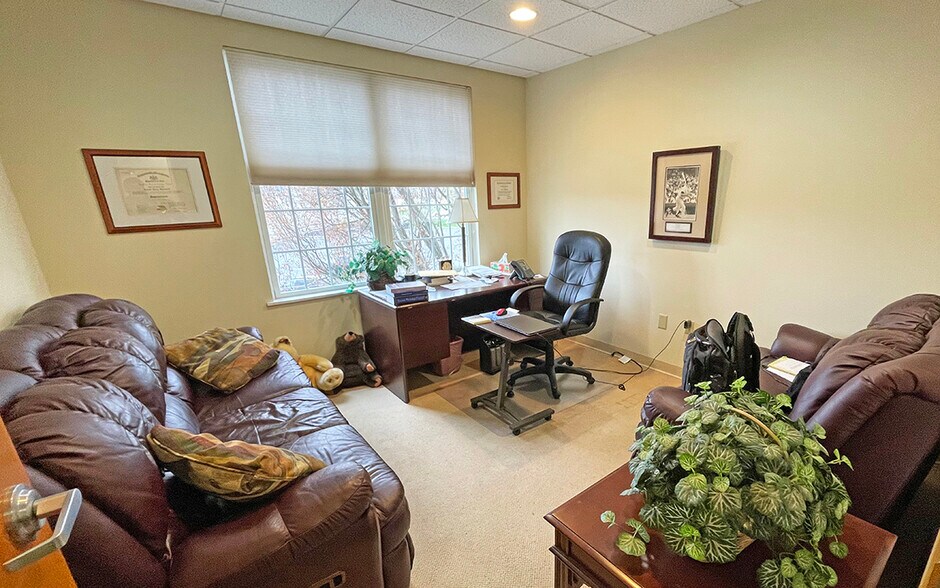 2151 Linglestown Rd, Harrisburg, PA à vendre - Photo intérieure – Image 3 sur 24