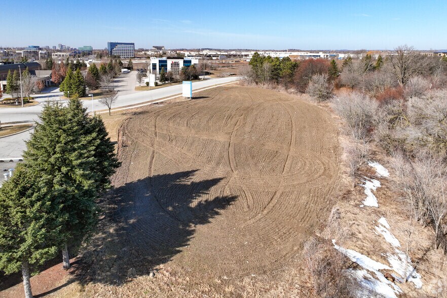 15 Cachet Woods Ct, Markham, ON à louer - Photo de l’immeuble – Image 3 sur 3