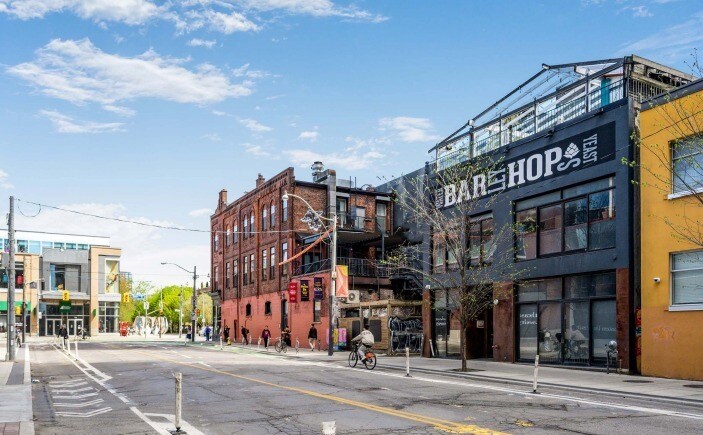 137 Peter St, Toronto, ON à louer - Photo de l’immeuble – Image 2 sur 9