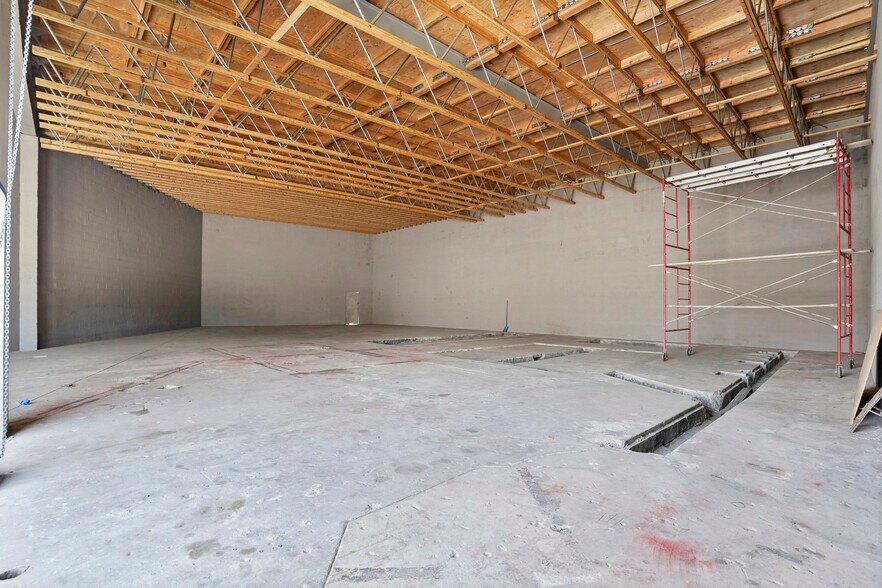 10926 Randall St, Sun Valley, CA à louer - Photo de l’immeuble – Image 2 sur 21
