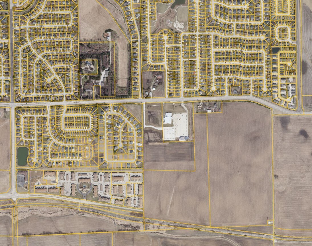 3311 Ireland Grove rd, Bloomington, IL à vendre Photo principale– Image 1 sur 11