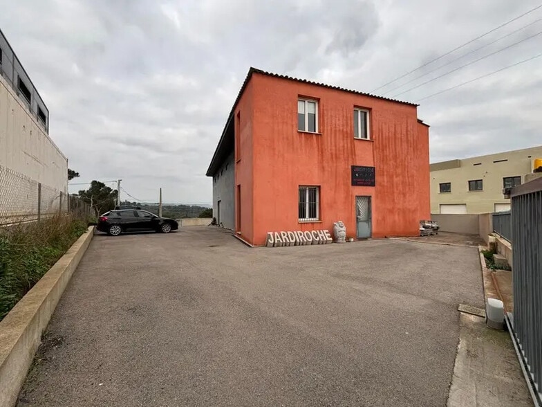 Local d’activités dans Le Rove à louer - Photo de l’immeuble – Image 1 sur 13