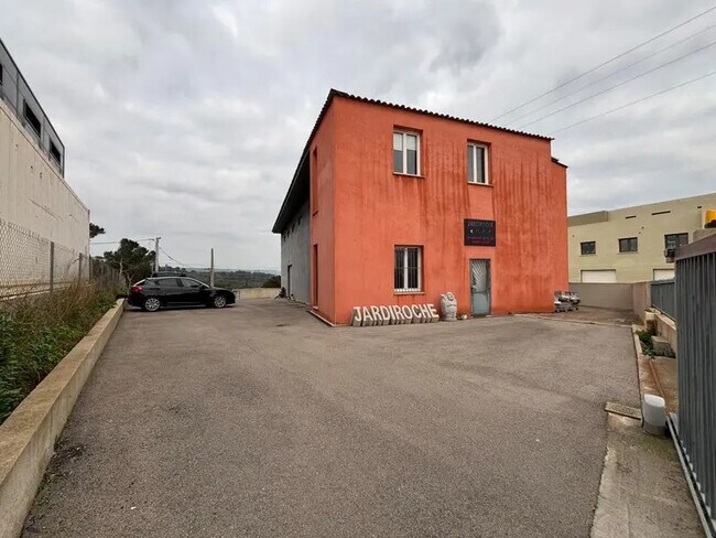 Plus de détails pour Local d'activités à louer