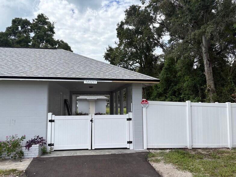 36931 State Road 54, Zephyrhills, FL à louer - Photo de l’immeuble – Image 2 sur 5