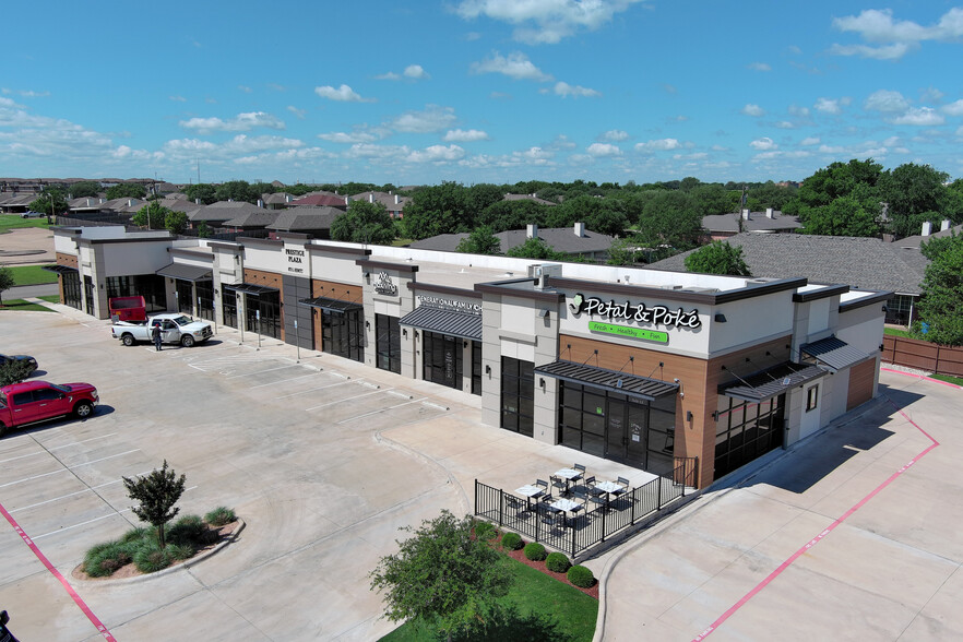 899 S Hewitt Dr, Hewitt, TX à louer - Photo de l’immeuble – Image 2 sur 11