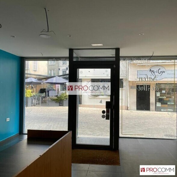 Local commercial dans Chartres à louer - Hall d’entrée – Image 2 sur 11