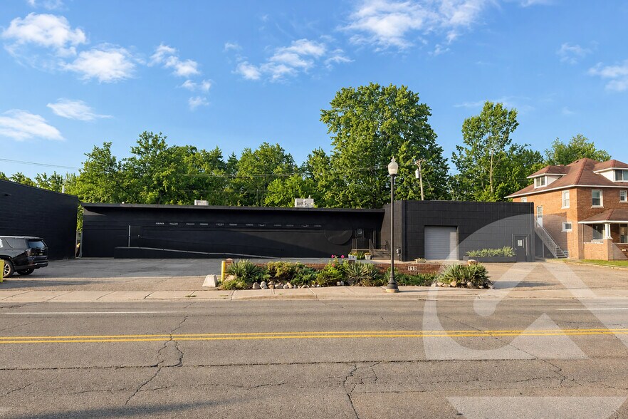 710-712 E 11 Mile Rd, Royal Oak, MI à vendre - Photo de l’immeuble – Image 1 sur 2