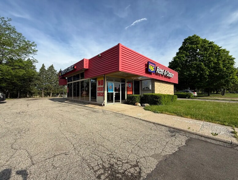 721 N Waverly Rd, Lansing, MI à vendre - Photo de l’immeuble – Image 2 sur 16