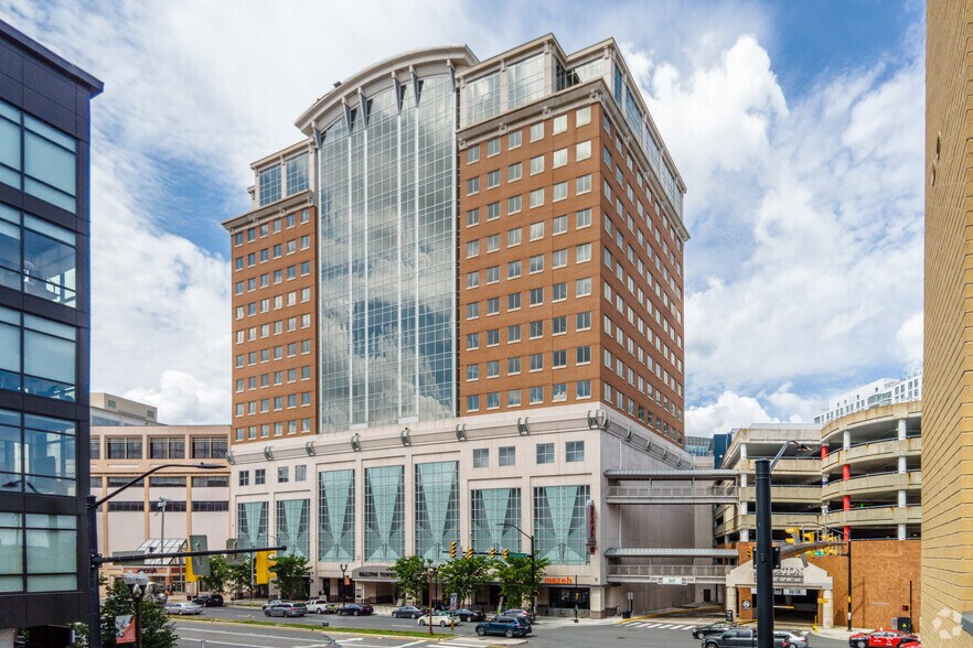 671 N Glebe Rd, Arlington, VA à louer - Photo principale – Image 1 sur 9