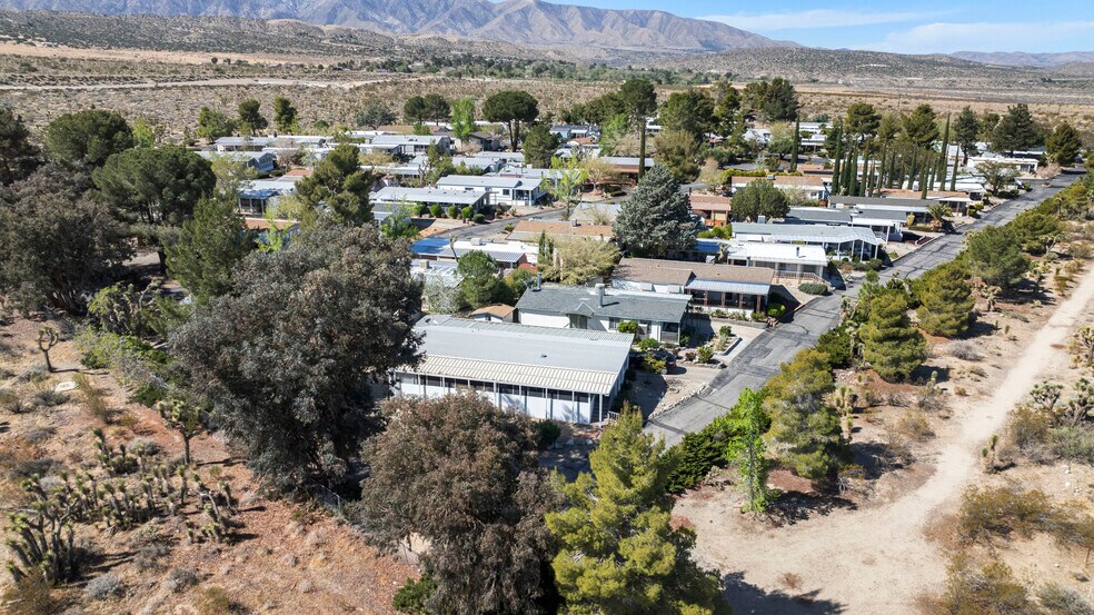 16754 E Avenue X, Llano, CA à vendre - Photo de l’immeuble – Image 2 sur 4