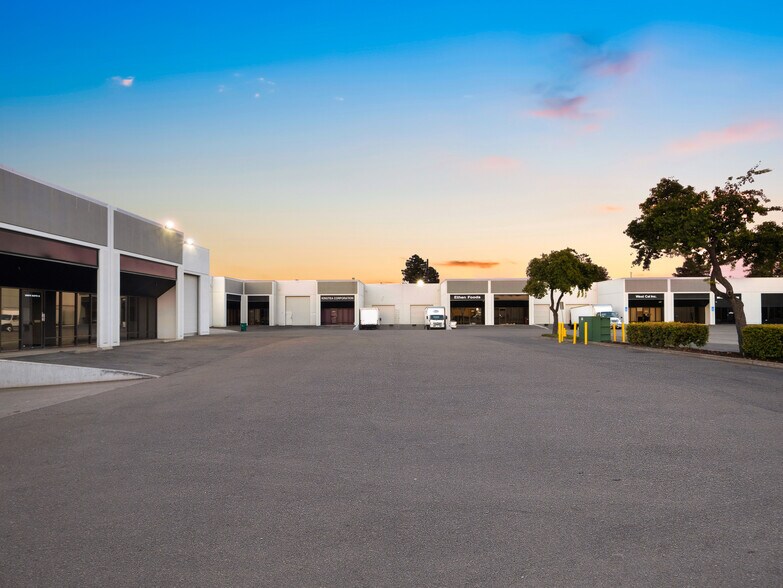 2361 Industrial Pky W, Hayward, CA à louer - Photo de l’immeuble – Image 3 sur 16
