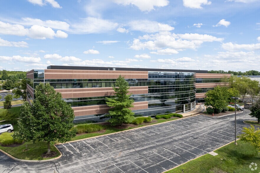 13640-13690 Riverport Dr, Maryland Heights, MO à vendre - Photo de l’immeuble – Image 2 sur 9