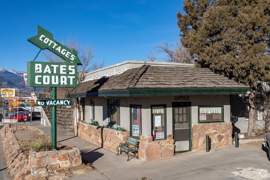 2102 E Platte Ave, Colorado Springs, CO à vendre - Photo principale – Image 1 sur 5