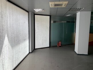 Plus de détails pour Local commercial à louer