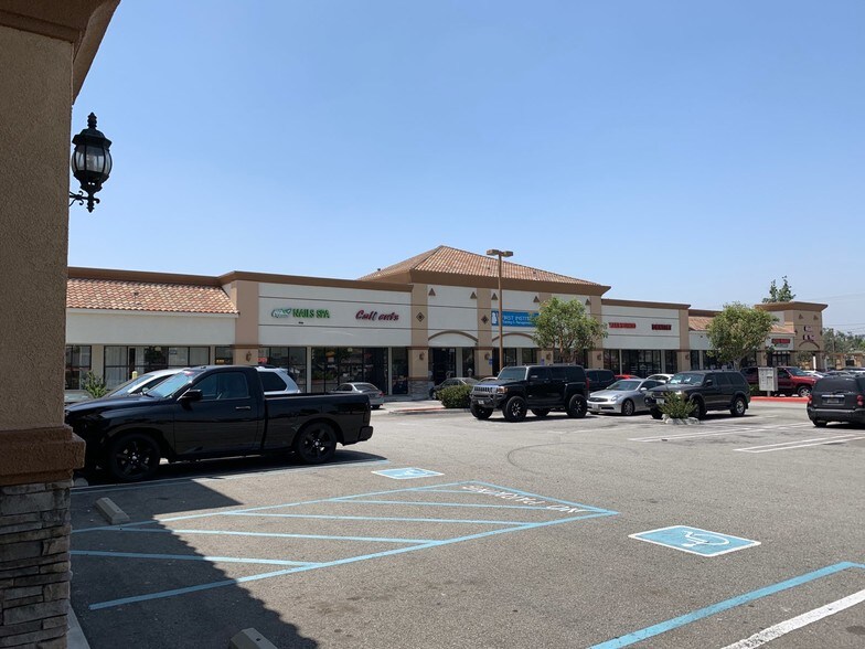 14755 Foothill Blvd, Fontana, CA à louer - Photo de l’immeuble – Image 3 sur 39