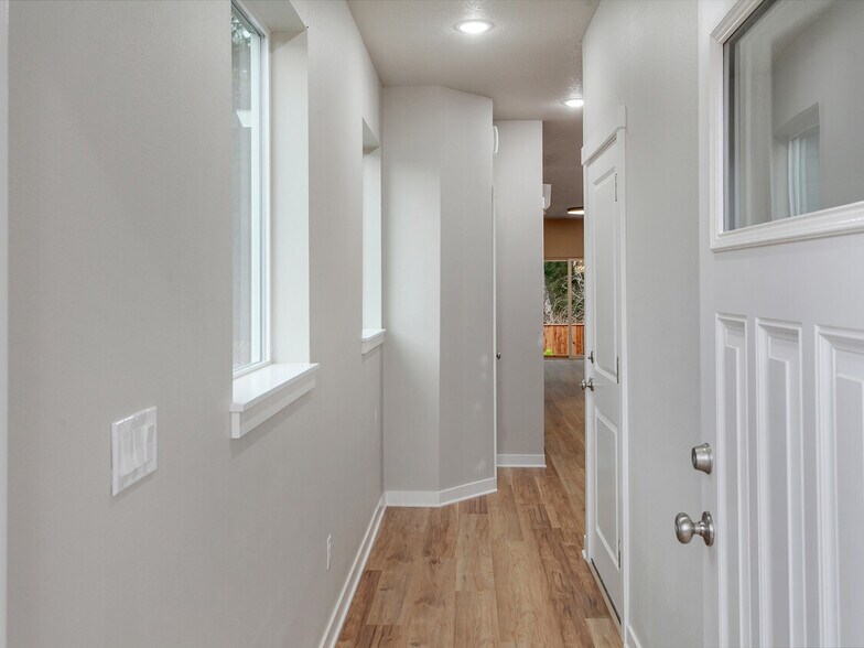 1098 NE 12th Ave, Rockaway Beach, OR à vendre - Photo de l’immeuble – Image 3 sur 13