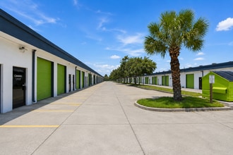 4155 Dow Rd, Melbourne, FL à louer Photo de l’immeuble– Image 1 sur 11