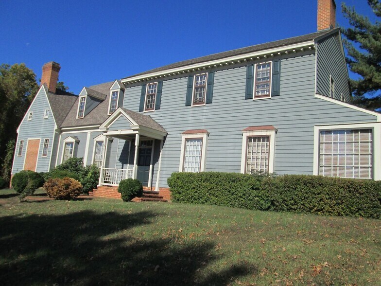 2305 Commonwealth Dr, Charlottesville, VA à vendre - Photo de l’immeuble – Image 1 sur 28