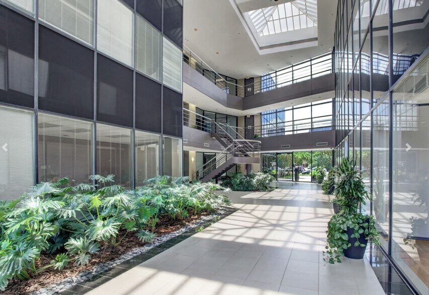 3000 Wilcrest Dr, Houston, TX à louer - Hall d’entrée – Image 3 sur 6