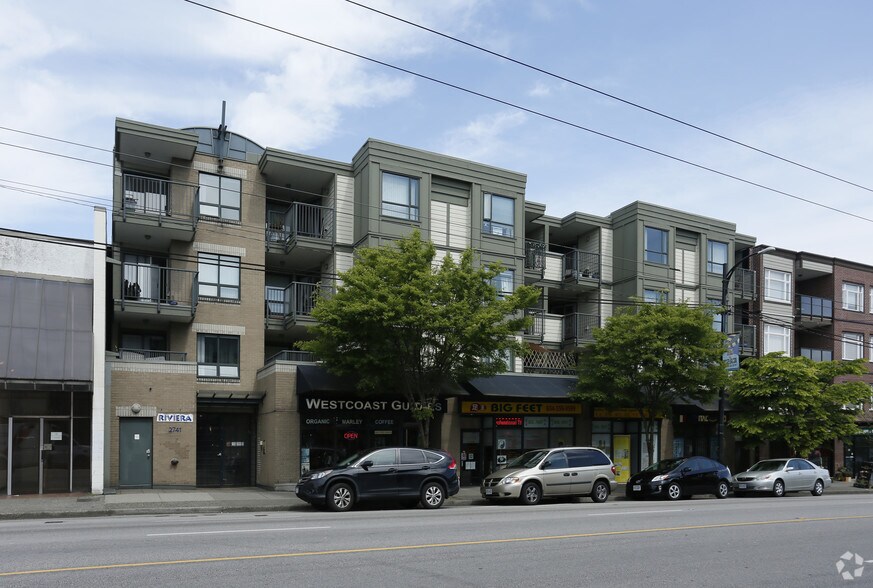2741 E Hastings St, Vancouver, BC à vendre - Photo de l’immeuble – Image 2 sur 8