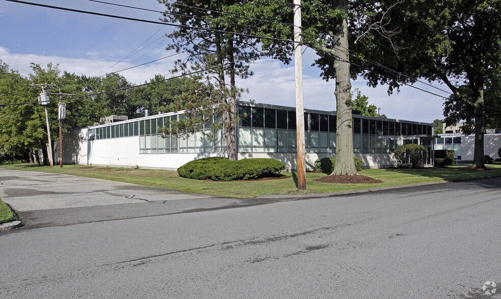 3 Strathmore Rd, Natick, MA à louer - Photo de l’immeuble – Image 2 sur 2