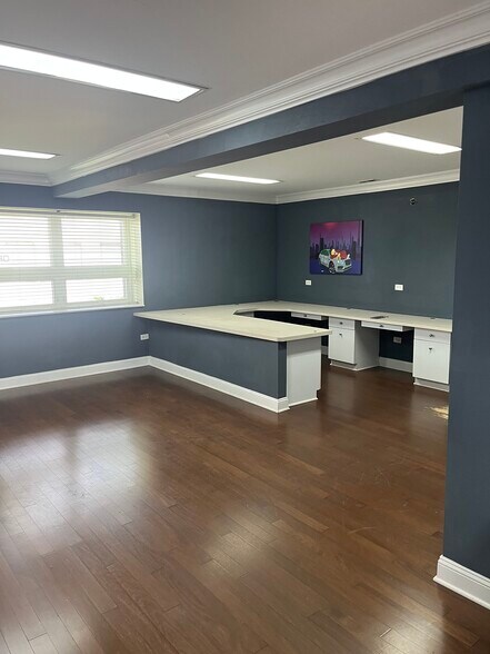 1010 Morse Ave, Schaumburg, IL à louer - Photo de l’immeuble – Image 2 sur 10