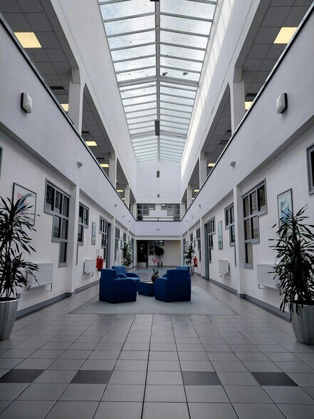 Gillette Way, Reading à louer - Photo de l’immeuble – Image 3 sur 9