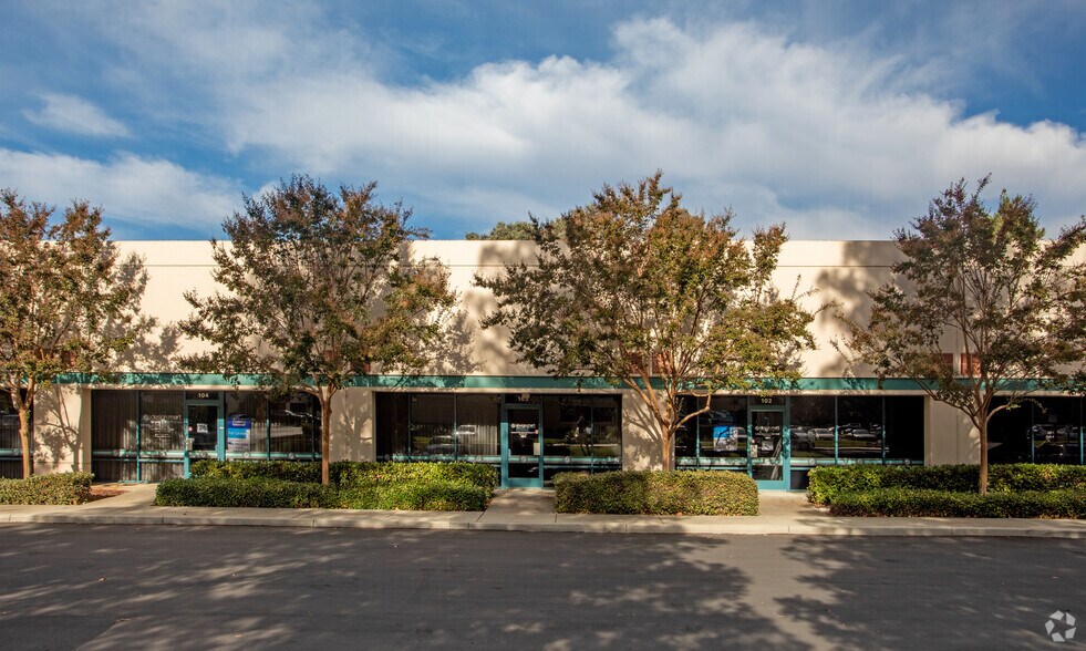 23 Las Colinas Ln, San Jose, CA à louer - Photo de l’immeuble – Image 2 sur 7