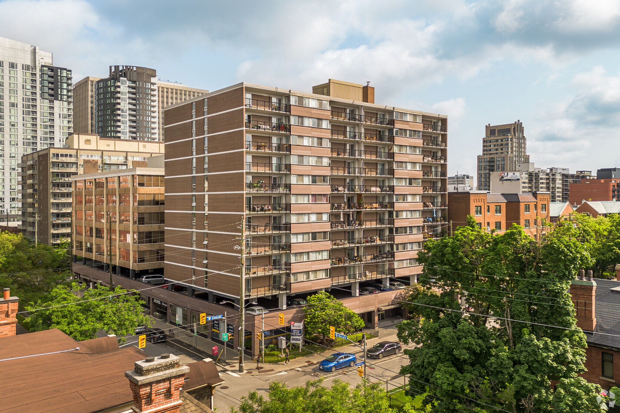 235 Somerset St W, Ottawa, ON à louer Photo de l’immeuble– Image 1 sur 4
